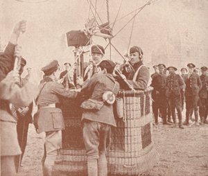 Canadian official cinematographer and assistant ready to ascend in a kite balloon, c1917-1919