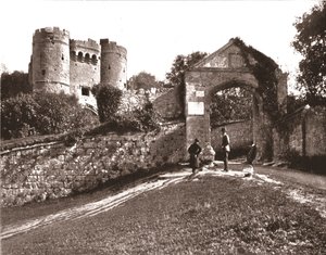 Carisbrooke Castle, Isle of Wight by Unbekannt