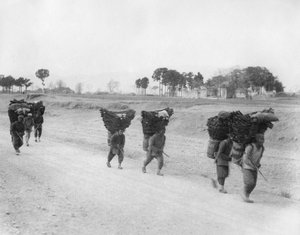 Charcoal bearers on the road to Peking, China, late 19th or early 20th century by Unbekannt