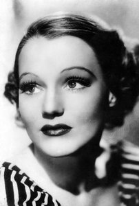 Constance Cummings, American-born British actress