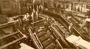 Constructing Escalators at the Bank Station, London by Unbekannt