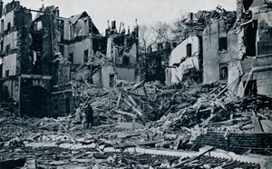Devastated buildings, from the inner Temple garden, 1941 by Unbekannt