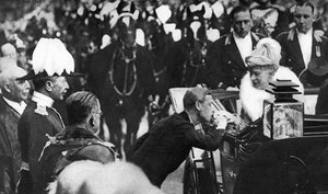 Edward VIII greeting Queen Mary at Windsor