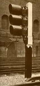 Electric Lamp Signals, with Shades for Day Use, at Baker Street Station, Metropolitan Railway by Unbekannt