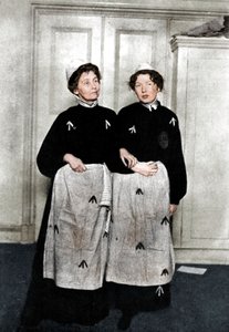 Emmeline and Christabel Pankhurst, English suffragettes, in prison dress by Unbekannt