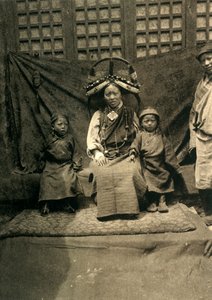 Family of the Governor of Tingri, c1918-c1939 by Unbekannt