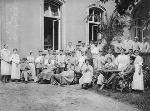 German Nurses and Patients, Frankfurt am Main, Germany, World War I, 1915