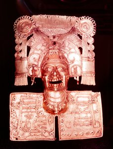 Gold pendant representing Mitlantecuhtli, Aztec god of the dead by Unbekannt