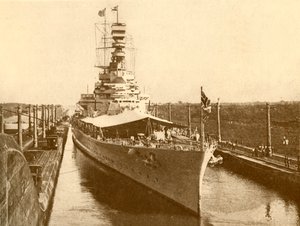 H.M.S. Renown Passing Through the Panama Canal with the Duke and Duchess of York on Board, c1930 by Unbekannt