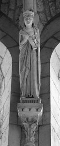 In a warhead fall, the Queen of the Old Testament. Anonymous sculpture. Collegiale Saint Sylvain, Levroux