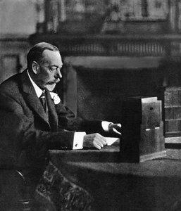 King George V broadcasting to the empire on Christmas Day, Sandringham