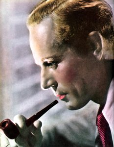 Leslie Howard, English actor, 1934-1935
