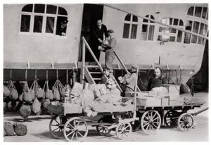 Loading Provisions, Zeppelin LZ 127 Graf Zeppelin by Unbekannt