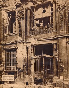 Members of the Peoples Marine Division on the Balcony of the City Palace, December 1918 by Unbekannt