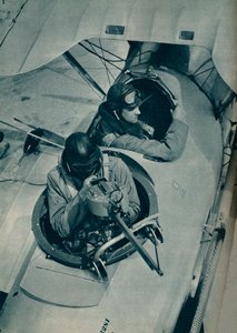 Movable gun of a two-seater fighter plane