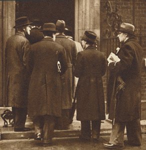 Newspaper men at No. 10, Dec 1936