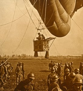 Observation of enemy positions from a barrage balloon, c. 1914-c. 1918 by Unbekannt