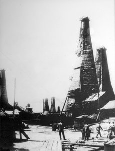Oil Extraction in Baku, Russia by Unbekannt