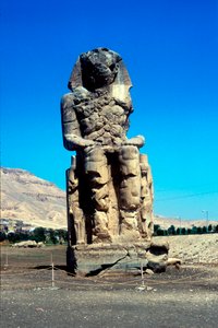 One of the Colossi of Memnon, near the Valley of the Kings, Egypt by Unbekannt