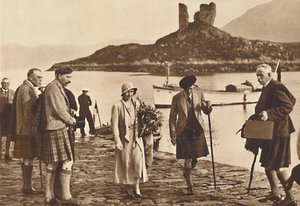 Over the Sea to Skye - landing in Skye from the yacht Golden Hind, 1933-1937 by Unbekannt