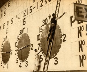 Painters at work on the White City tote, West London, 1932 by Unbekannt