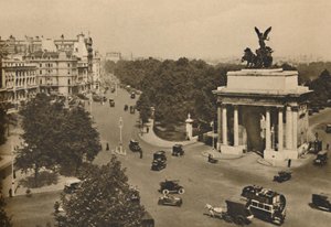 Piccadilly and the Quadriga of Constitution Hill by Unbekannt