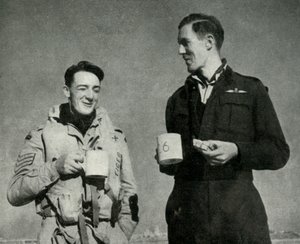 RAF personnel enjoying a cup of tea, Malta, World War II, 1942-1944 by Unbekannt