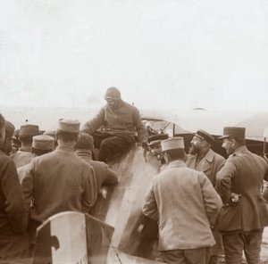 Returning from a mission, c1914-c1918 by Unbekannt