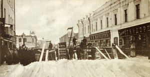Revolutionary barricades on Seleznevskaya Street, Moscow, Russia, during the uprising in 1905 by Unbekannt