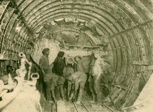 Rotary Cutter at Work in the Enlarged Tube of the City and South London Railway Line by Unbekannt