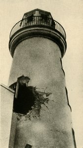 Scarborough lighthouse hit by a German bomb, First World War, December 1914, c1920 by Unbekannt