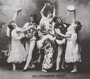 Scene from the Ballet Swan Lake, Mariinsky Theatre by Unbekannt
