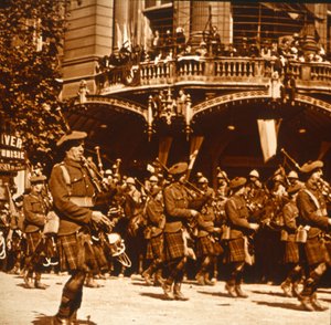 Scottish soldiers, 14 July 1919 by Unbekannt