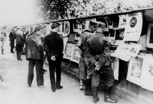 Second-Hand Book and Print Stalls on the Bank of the Seine, German-Occupied Paris by Unbekannt
