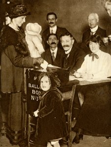 Some women are able to vote for the first time, Britain, 14 December 1918 by Unbekannt