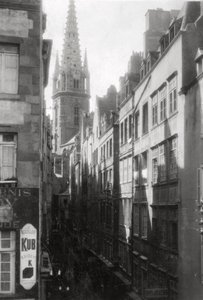 Street Scene, Showing the Cathedral Spire, St Malo, Brittany, France, 20th Century by Unbekannt