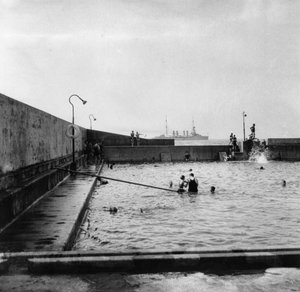 Swimming pool, Balboa, Panama, 1931 by Unbekannt