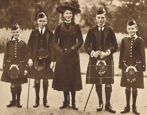 The Children of King George V and Queen Mary by Unbekannt