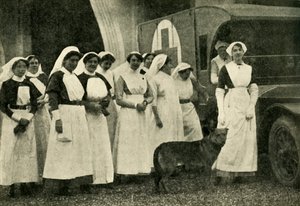 The Duchess of Westminster with Nurses, Le Touquet, First World War