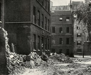 The Site of the Gateway from Fetter Lane and the Derelict Houses Awaiting Demolition by Unbekannt