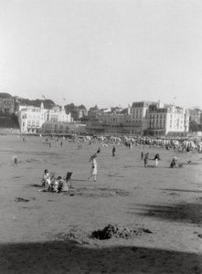 The Beach, Dinard, Brittany by Unbekannt