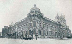 The new Victoria and Albert Museum opened on June 26th, 1909 by Unbekannt