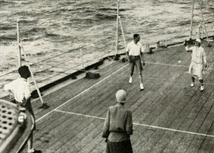 Their Majesties in a Game of Deck Quoits on Deck of H.M.S. Renown, 1927 by Unbekannt