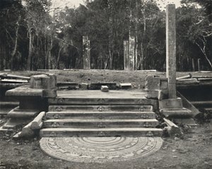 Staircase with depiction of earth spirits, probably access to a sacred Bo tree, Anuradhapura by Unbekannt