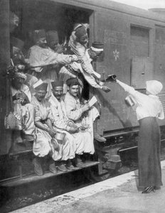 Turkish riflemen en route to the front by train