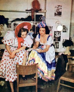 Two women from the light opera Like One Time in May, by Walter Kollo, Berlin, 1943 by Unbekannt