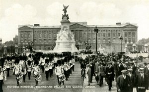 Victoria Memorial, Buckingham Palace and Guards, London