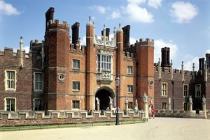 Hampton Court Palace in Spring by Unbekannt Unbekannt