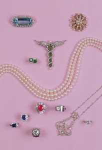 Selection of Victorian and Edwardian jewellery: aquamarine brooch, ten point star brooch, diamond and platinum pendant, sapphire, ruby and emerald rings