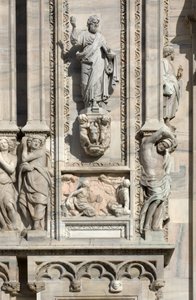 Architecture: statue of Saint Luke (1811), and low relief representing the appearance of the angel to Samson
